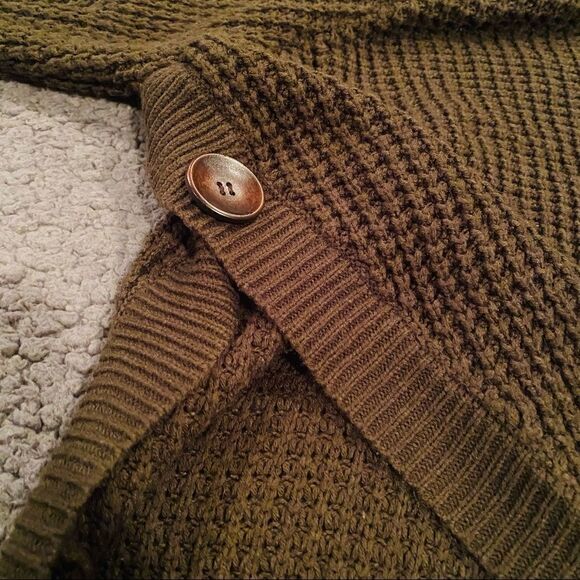 Magnolia Lane Oversized Sweater Size Medium - Picture 3 of 8